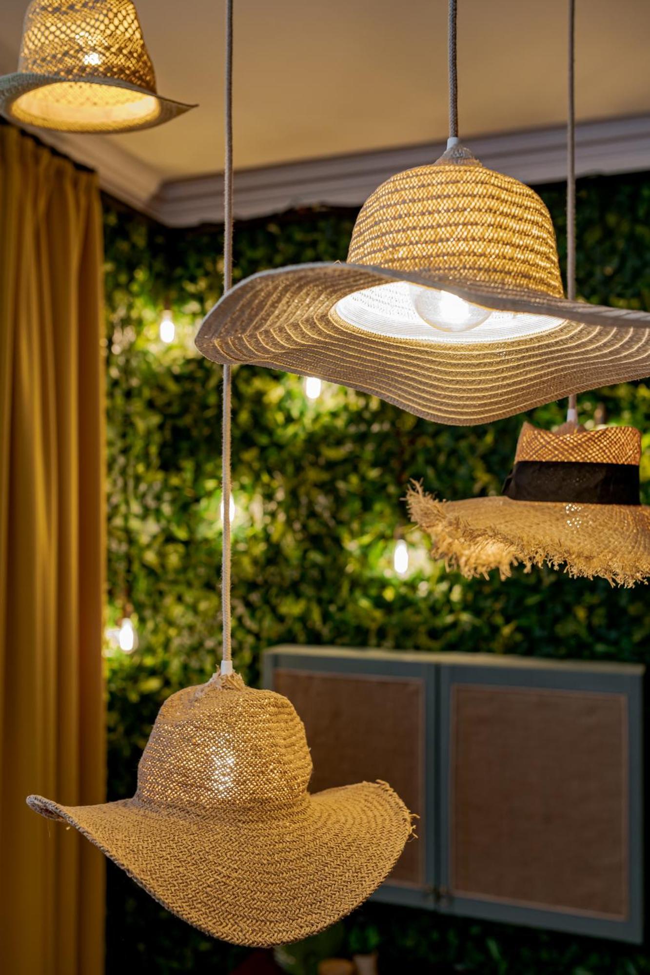 Jungle Aesthetics Downtown Aircon And Garage Parking Apartment Budapest