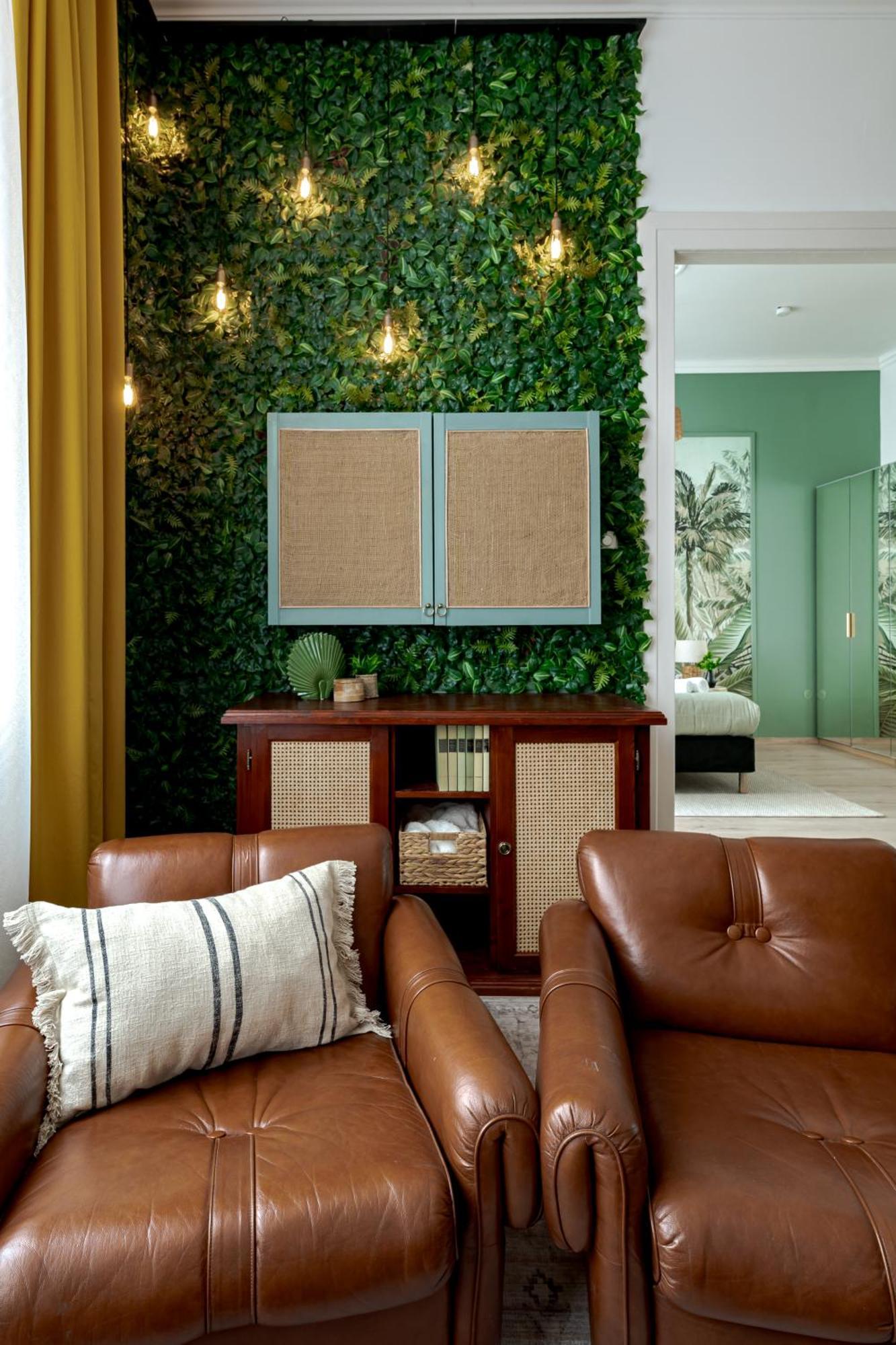Jungle Aesthetics Downtown Aircon And Garage Parking Budapest